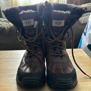 Ugg winter boots size 7y women 8 used